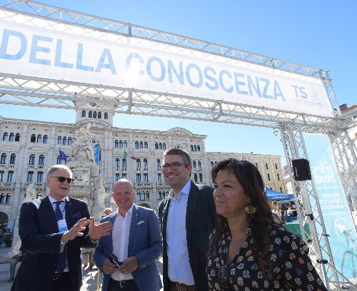 L'assessore alle Autonomie locali, Sicurezza, Immigrazione, Politiche comunitarie Pierpaolo Roberti all'inaugurazione di TriesteNext in piazza Unità d'Italia a Trieste